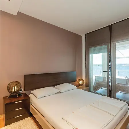 Hébergement de vacances Four-bedroom In Tkon