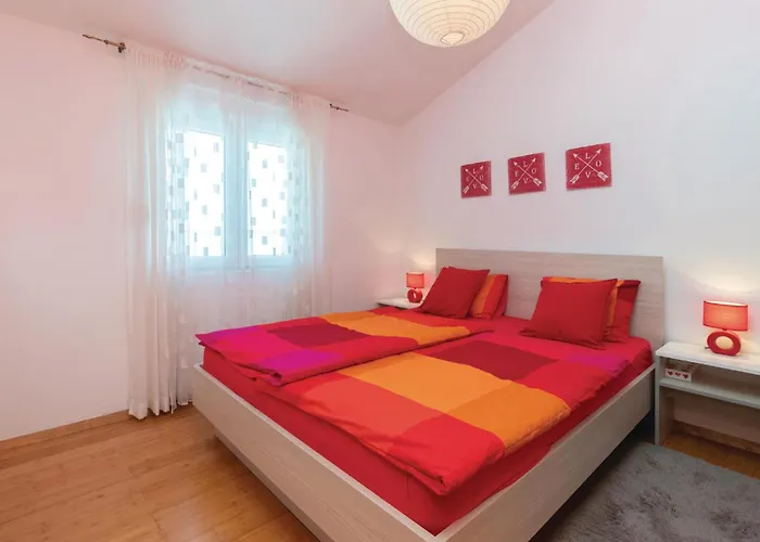 Hébergement de vacances Four-bedroom In *