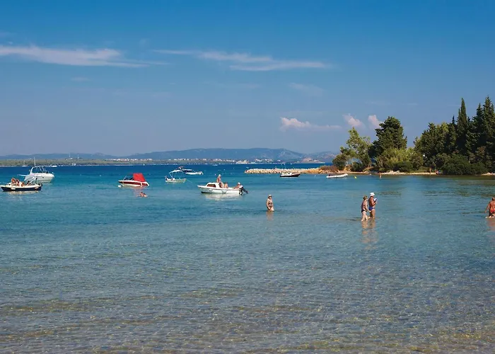 Four-bedroom In Casa vacanze Tkon