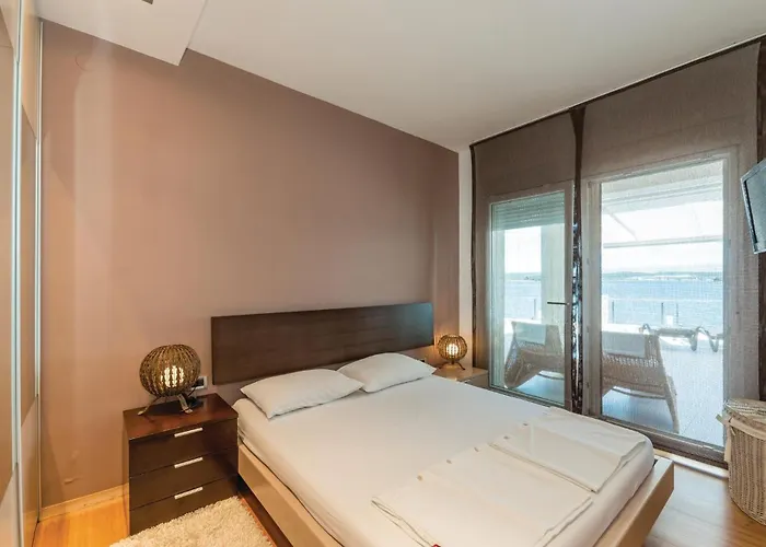 Hébergement de vacances Four-bedroom In Tkon