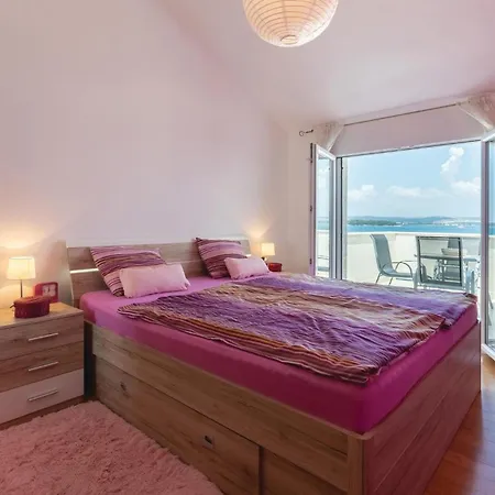 Four-bedroom In * טקון