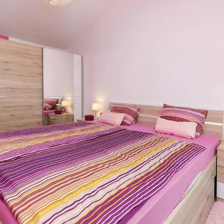 Сasa de vacaciones Four-bedroom In *