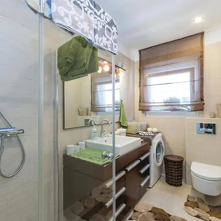 בית נופש Four-bedroom In טקון