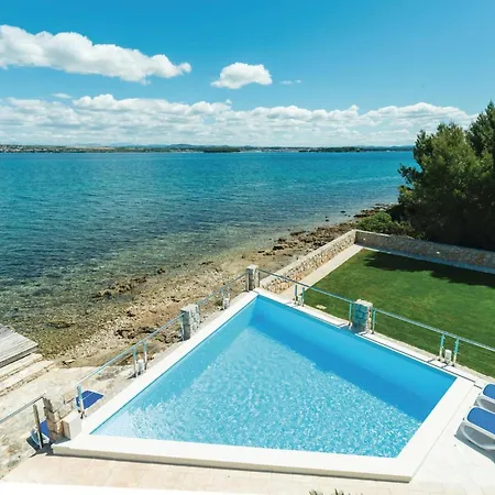 Сasa de vacaciones Four-bedroom In