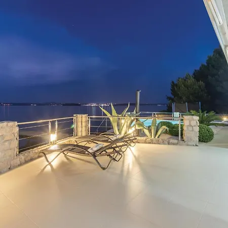 Сasa de vacaciones Four-bedroom In