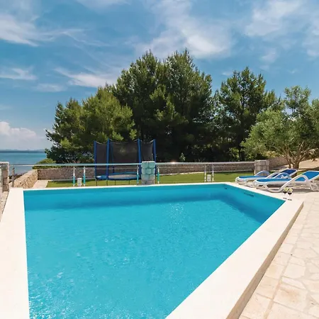 Four-bedroom In Сasa de vacaciones Tkon