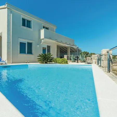 Сasa de vacaciones Four-bedroom In