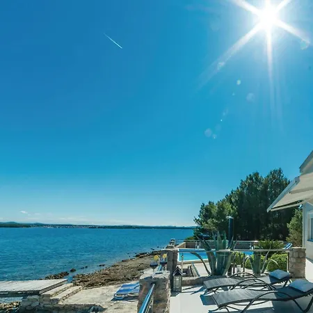 Four-bedroom In * Tkon